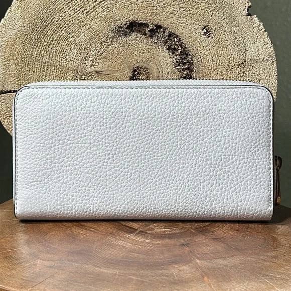 *LIKE NEW* COACH Embossed Horse & Carriage Long Zip-Around Wallet - Picture 2 of 16